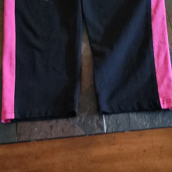 Workout Capri. Size small Black and pink. - Picture 2 of 2